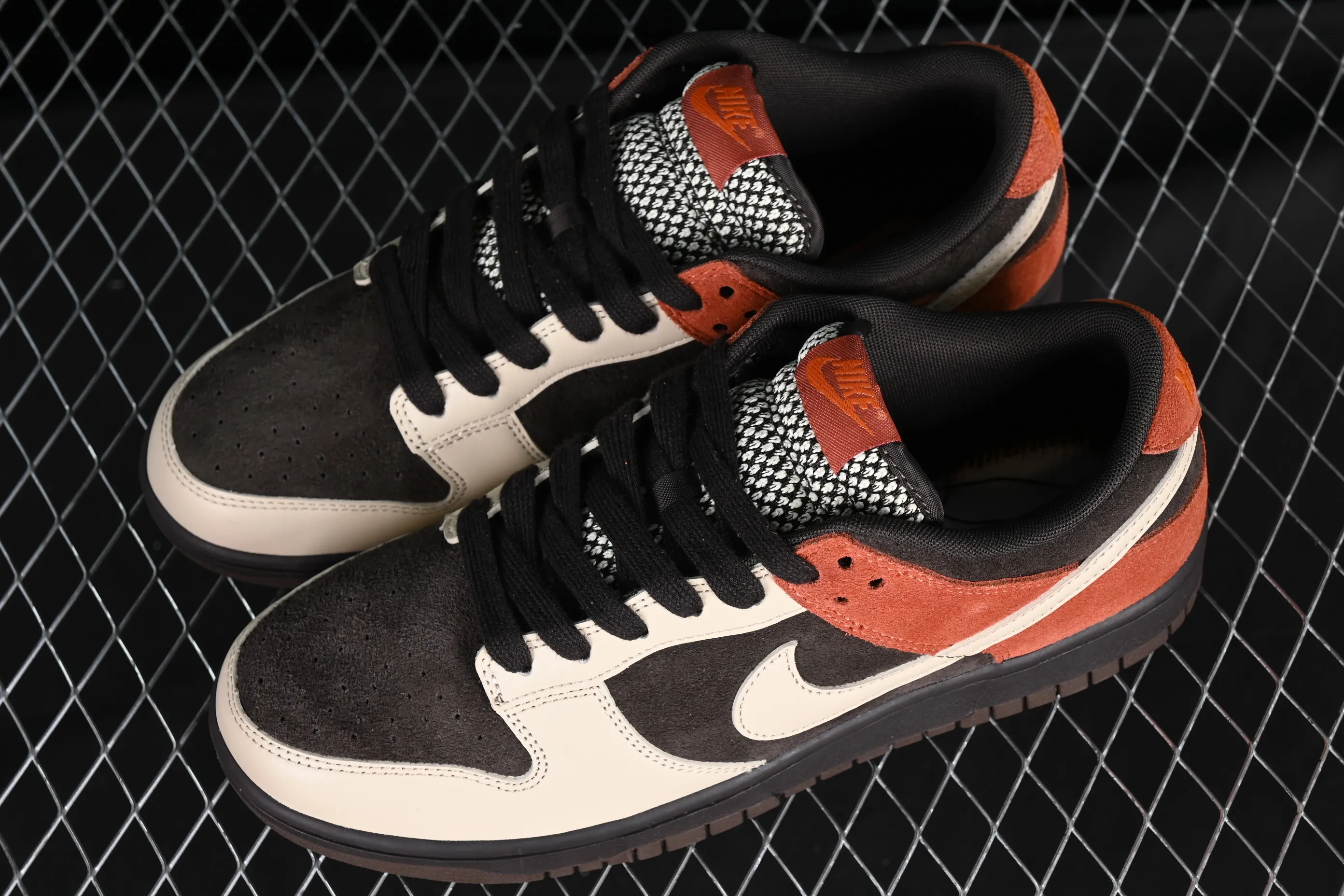 All categories Nk SB Dunk series Nk SB Dunk Low low-top sneakers C version Nk Dunk Low "Red Panda" Red Panda SB low-top sports and leisure sneakers FV0395-200